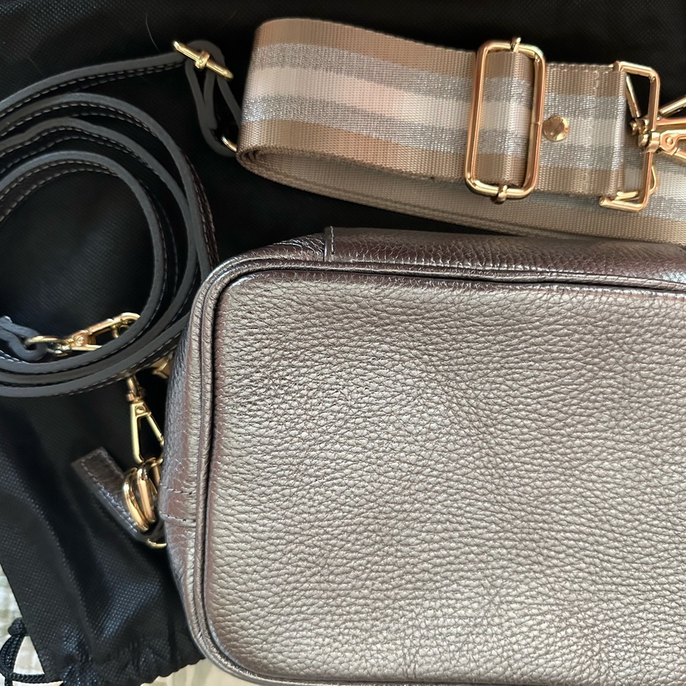 Ellie Beaumont silver leather crossbody